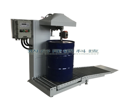 化工助劑灌裝機(jī)廠(chǎng)家晟銘設(shè)備分享為什么化工液體灌裝大桶設(shè)備如此的受歡迎？